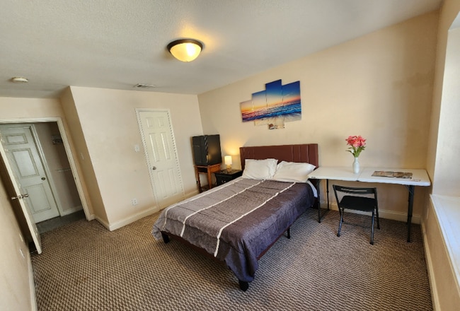 Photo - 5611 Aberdeen Dr House