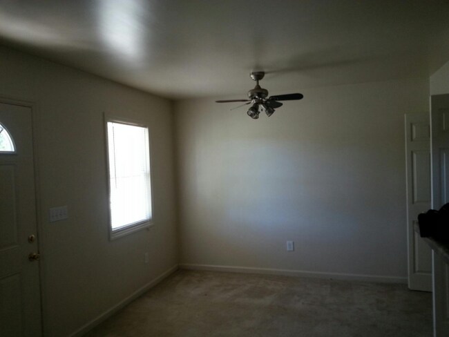 Building Photo - 127 Park Ln