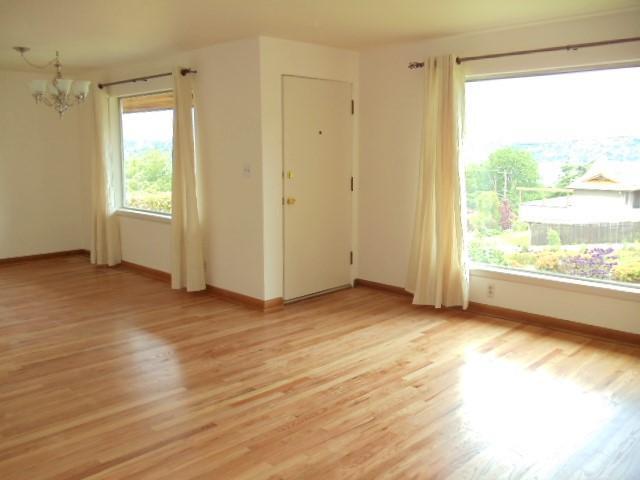 Building Photo - 4 bedroom in Seattle WA 98199