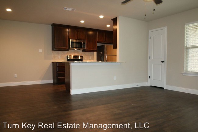Building Photo - 3200 Cherry Ln