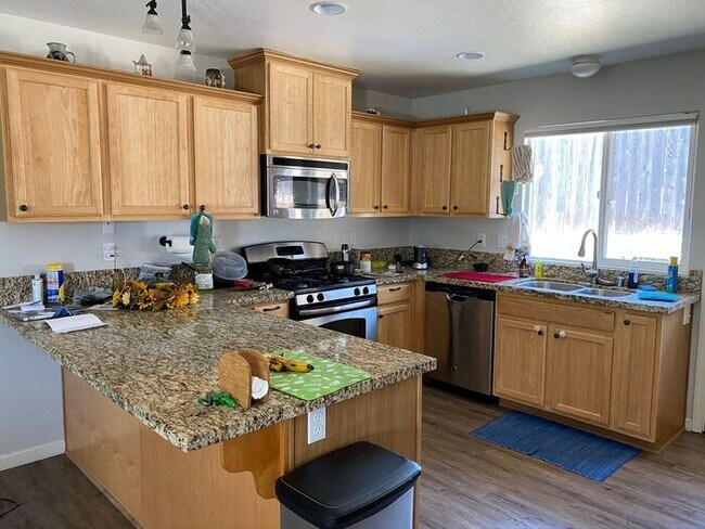 Building Photo - Cozy 3 Bed / 2 Bath Paso Home