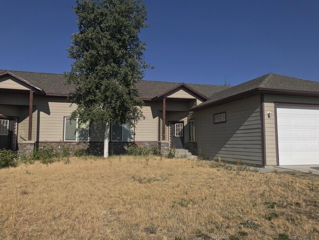 Building Photo - 372 Cole Ave