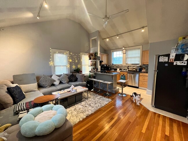 Building Photo - 45 Lincoln St