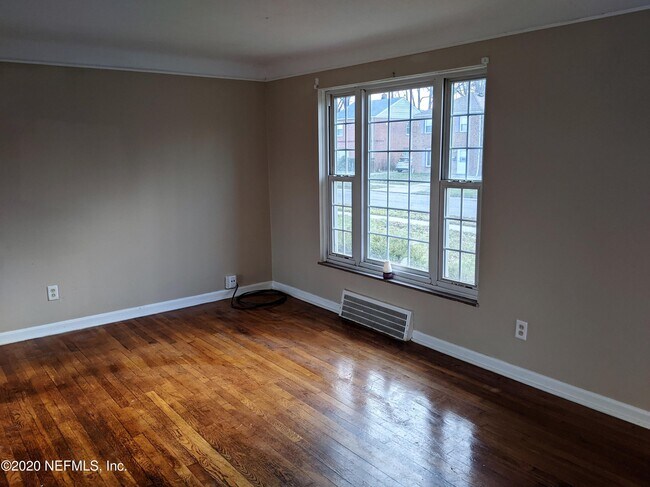 Foto del edificio - 23731 Hartland Rd
