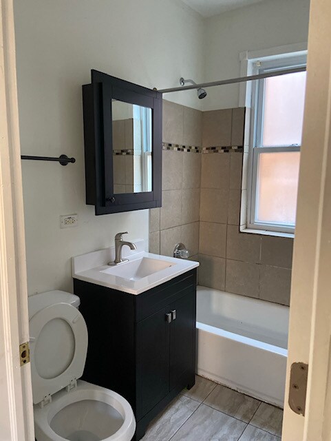 Bathroom - 7539 S Phillips Ave