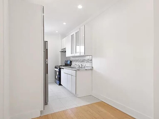 Building Photo - 44-14 Newtown Rd