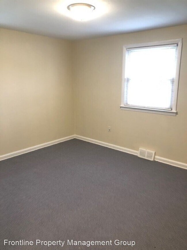 Building Photo - 3 br, 1 bath House - 10 Gail Rd