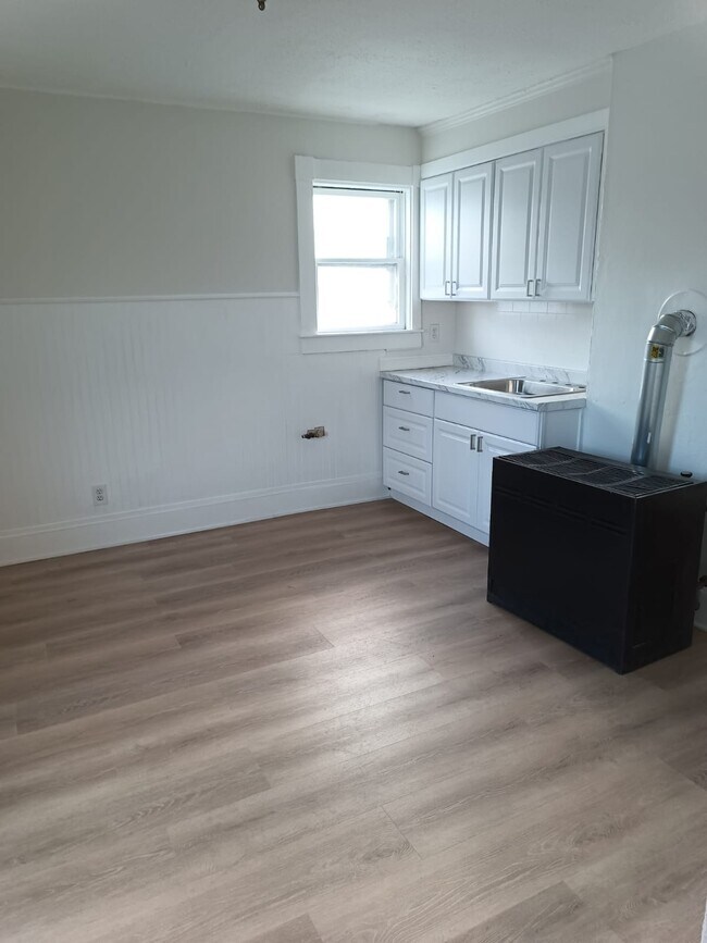 Building Photo - 438 Bolton St