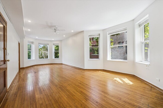 Foto del edificio - 2751 W Logan Blvd
