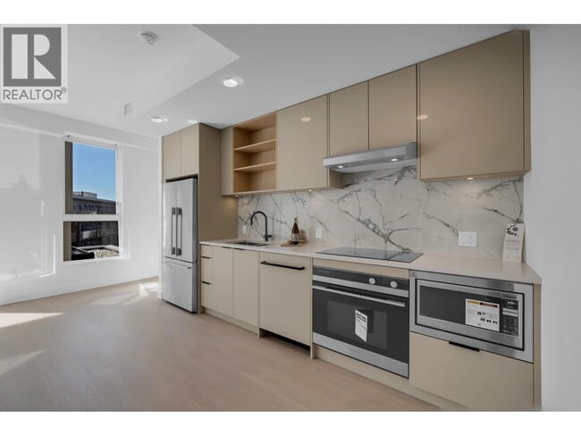 Building Photo - 343-3343 St Davids Ave