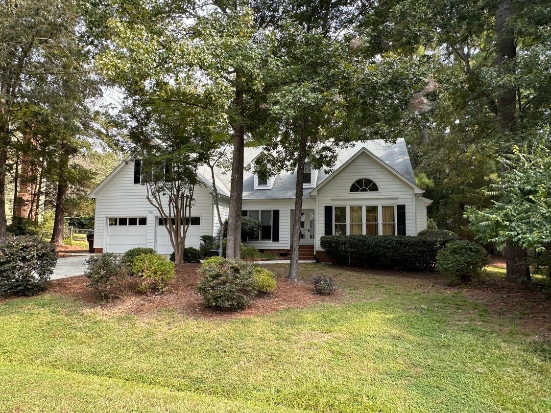 **West Durham 5bd / 3.5ba Oasis** - **West Durham 5bd / 3.5ba Oasis**