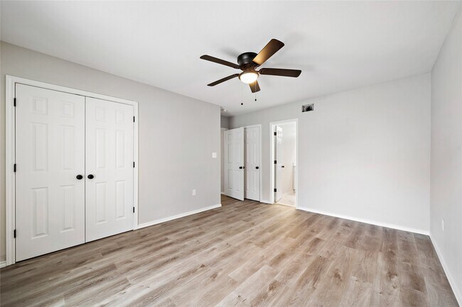 Foto del edificio - 9711 Linkmeadow Ln