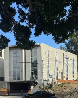 Building Photo - 4560 Huntington Dr S