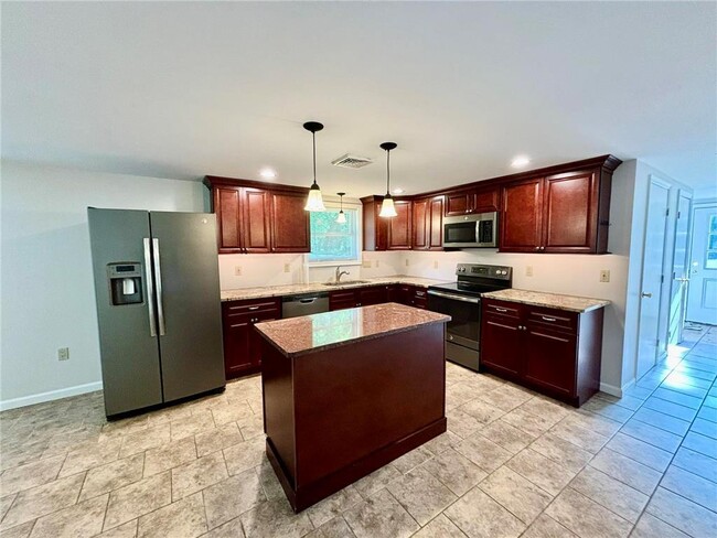 Building Photo - 2566 Community Dr