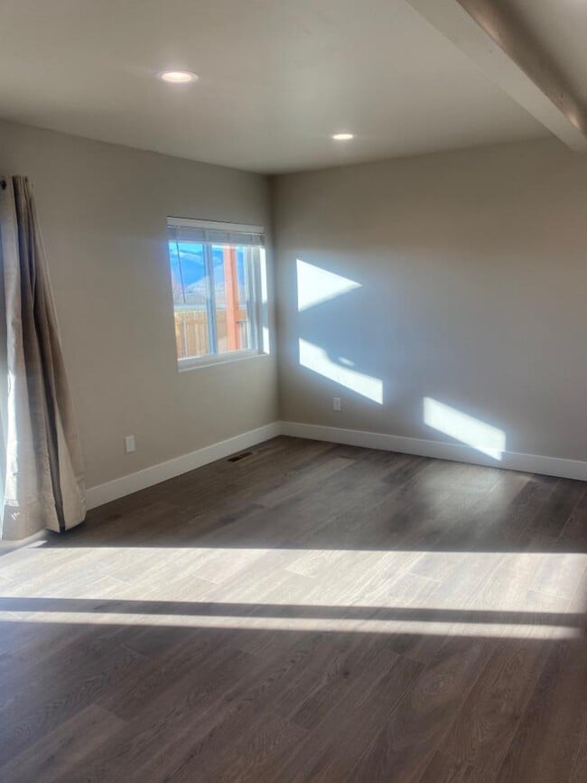 Building Photo - 4431-C Deveraux Place