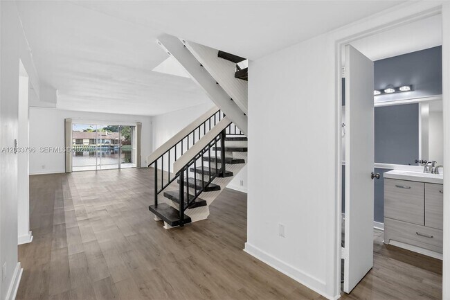 Foto del edificio - 9703 N New River Canal Rd