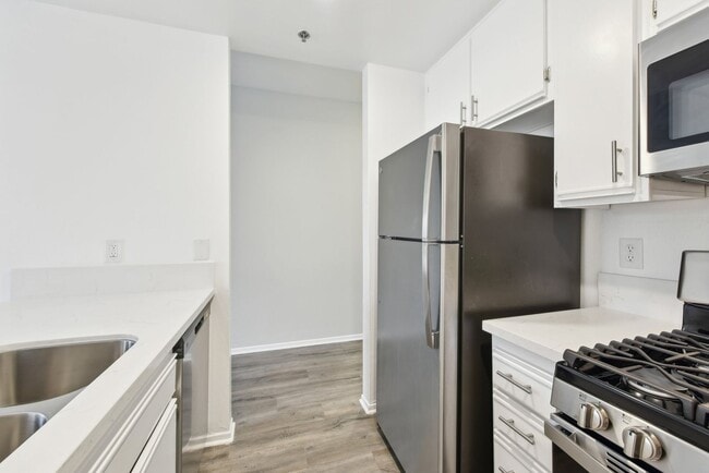 Interior Photo - 845 S. Kingsley