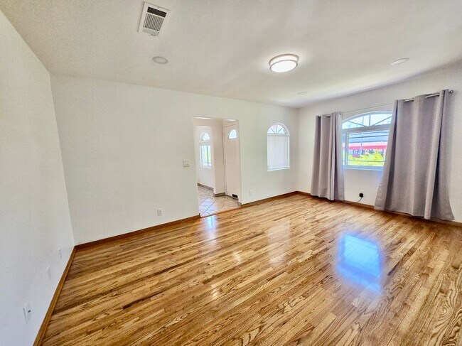 Building Photo - 11522 Laurel Canyon Blvd