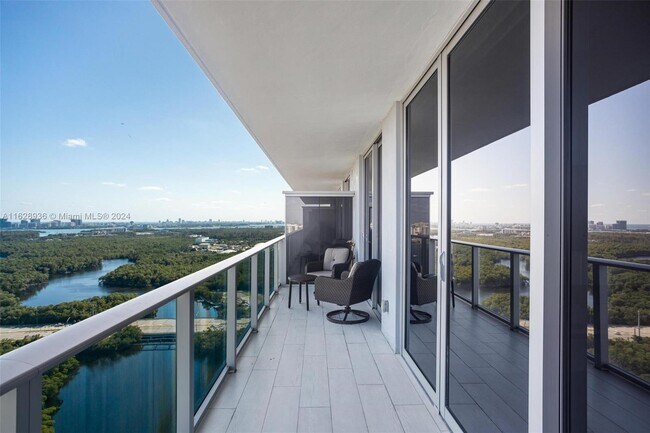 Foto del edificio - 16385 Biscayne Blvd