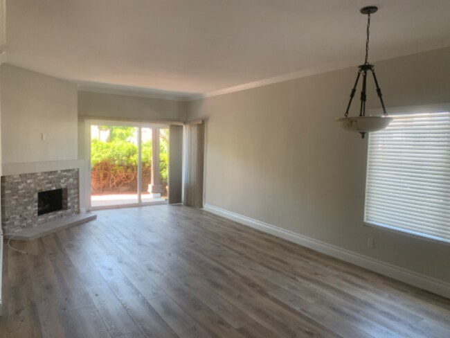Building Photo - 6950 Sandpiper Pl