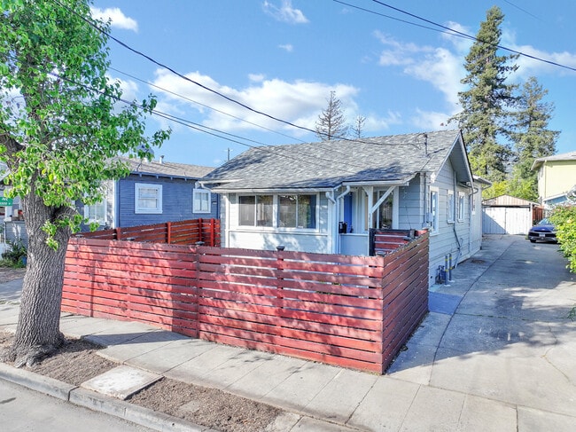 Building Photo - 3818 Suter St