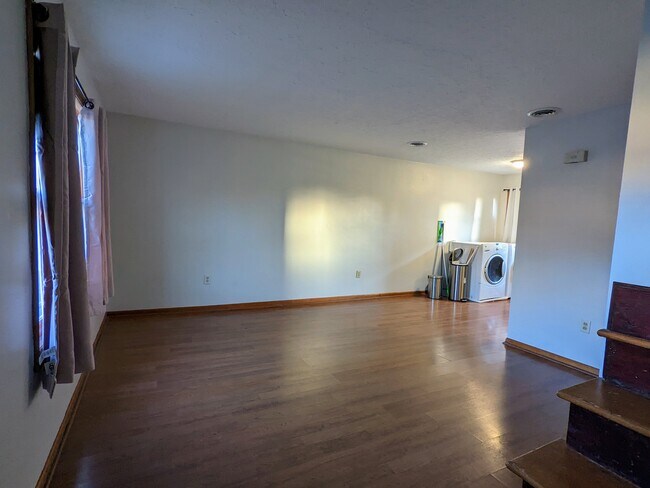 Building Photo - 106 Lucas Dr