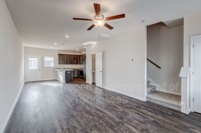 Foto del edificio - 8070 Logan Dr