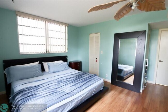 Foto del edificio - 2571 Aragon Blvd