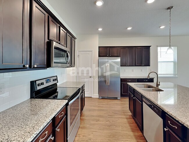 Building Photo - 529 Pine Terrace Dr