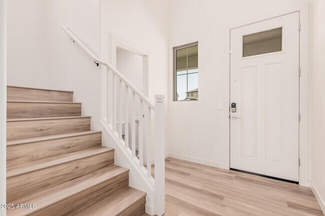 Building Photo - 6569 N 15th Dr