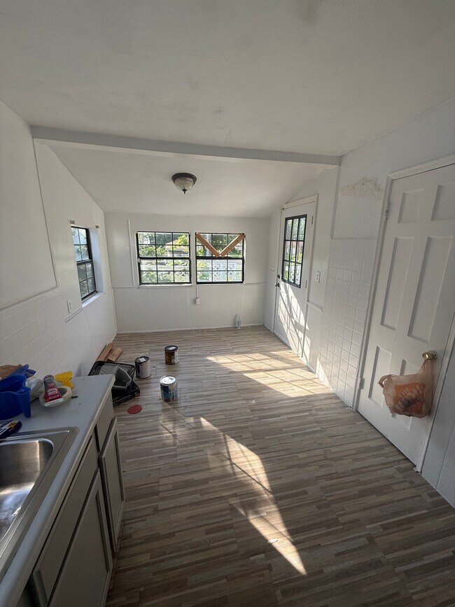 Building Photo - 5600 Gatesworth Ave