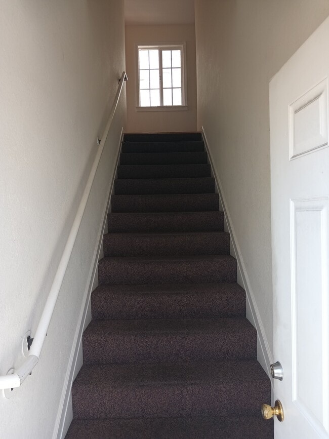 Entrance stairs - 5521 Shattuck Ave