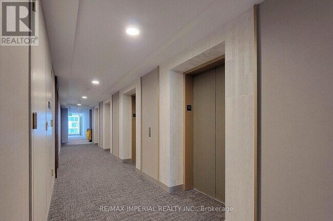 Photo du bâtiment - 1000 Portage Pkwy