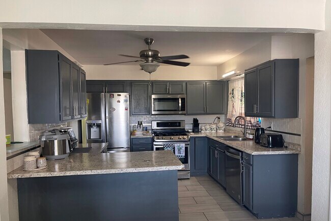 Foto del edificio - 2112 Garcia St NE