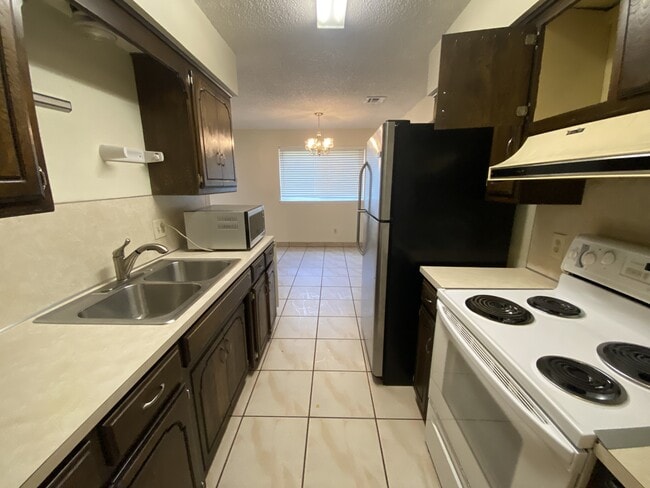 Building Photo - 2625 Kings Rd