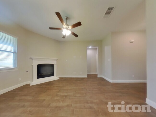Foto del edificio - 11201 Klondike Ln