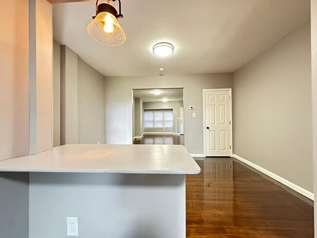 Building Photo - 5318 Kershaw St