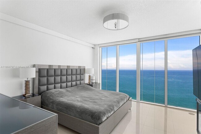 Foto del edificio - 16699 Collins Ave