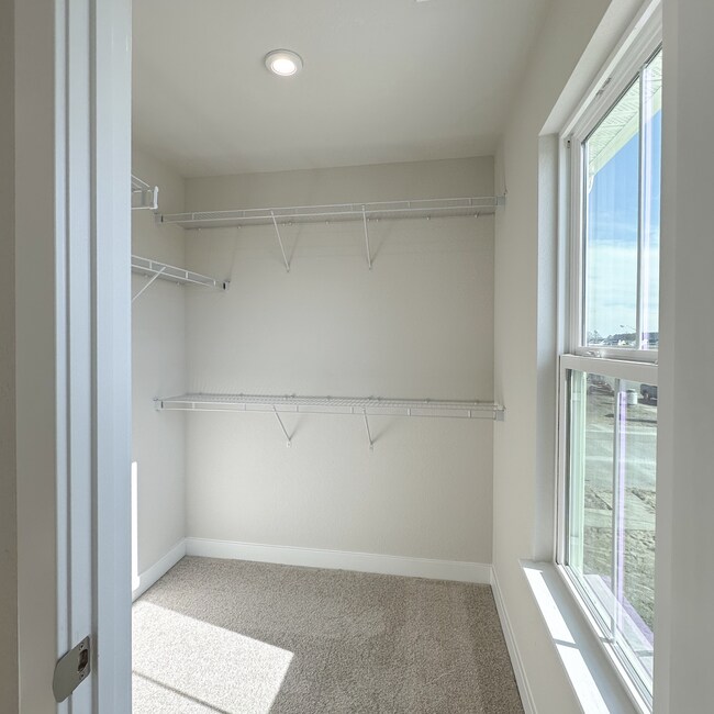 Building Photo - 306b Spinnaker St