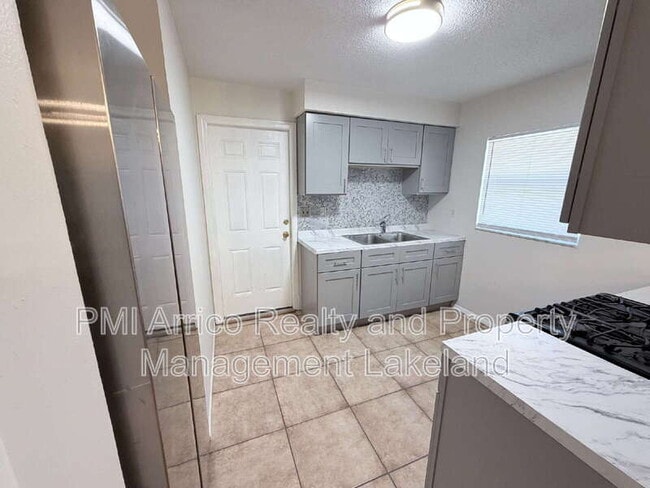 Foto del edificio - 1211 Robert King High Dr