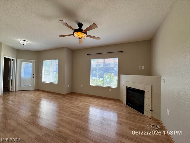 Foto del edificio - 10245 S Maryland Pkwy