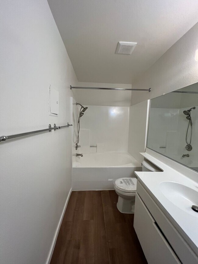 Foto del edificio - 2 bedroom, 1.5 bath CONDO in Cross Point V...