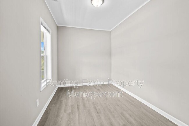 Building Photo - 3335 31st Pl N