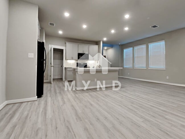 Building Photo - 887 Casina Cir