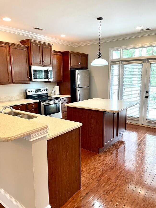 Building Photo - Lakeside Lviing in Loudon