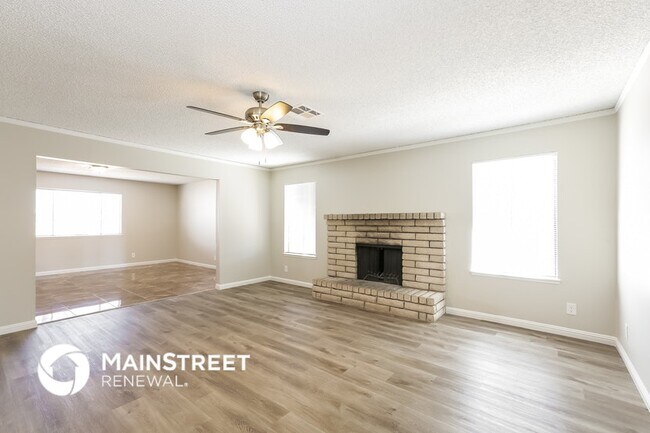 Building Photo - 4570 Paseo El Rio Dr