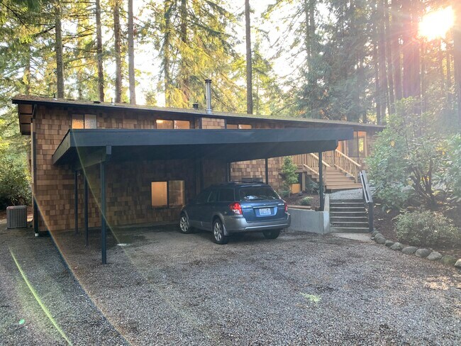 Carport - 11116 110th St