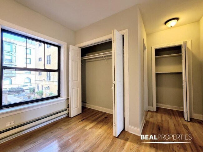 Building Photo - 0 bedroom in CHICAGO IL 60657