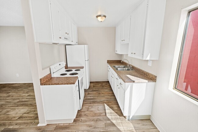 Building Photo - 1225 3rd Ave