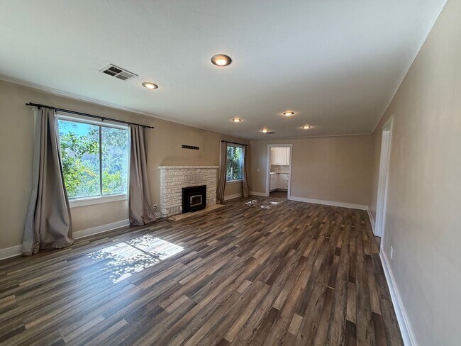 Foto del edificio - CHARMING HOME FOR RENT IN DOWNTOWN ST. GEORGE!